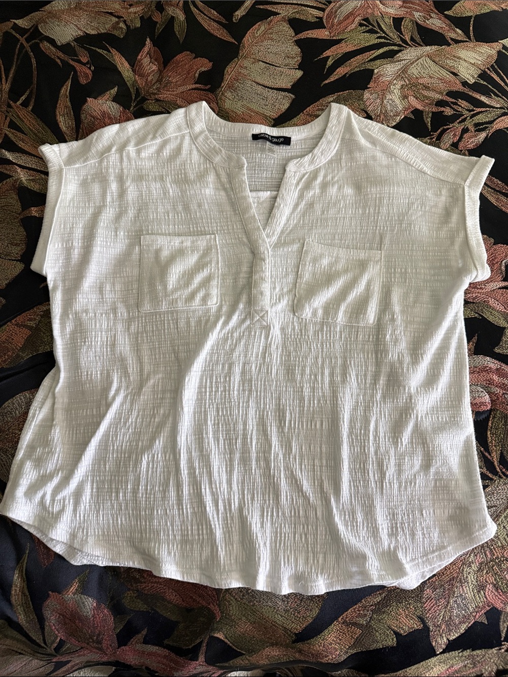 Cable & Gauge White Textured Split V-Neck Pocket Top